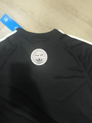 T-shirt Adidas Preta