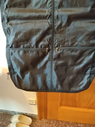 Porta trajes Bossana con bolsillos