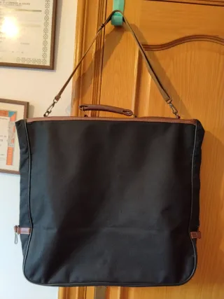 Porta trajes Bossana con bolsillos