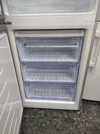 Nevera Beko Gris