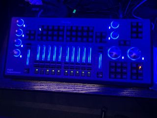 Mesa de Iluminación MagicQ Compact Connect