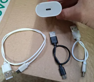 Cables USB y Cargador Móvil