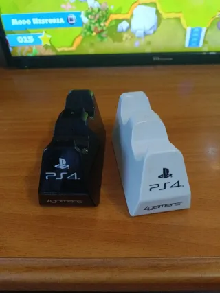 Soporte Mandos PS4 4gamers Negro y Blanco