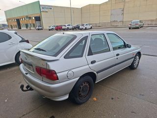 Ford Escort 1.8TD *Gancho de remolque*
