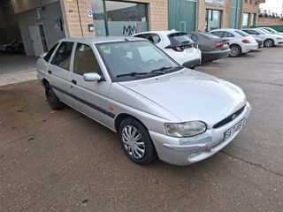 Ford Escort 1.8TD *Gancho de remolque*