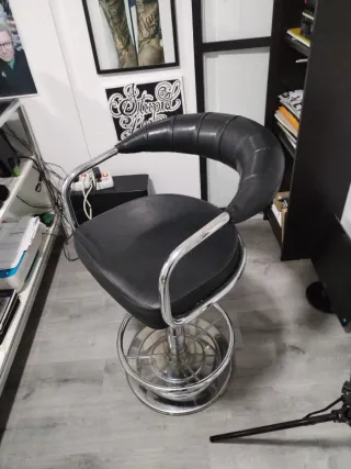 Silla de discoteca negra y plateada