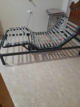 Cama articulada con colchón y colchón antiescaras