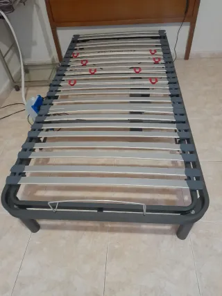 Cama articulada con colchón y colchón antiescaras