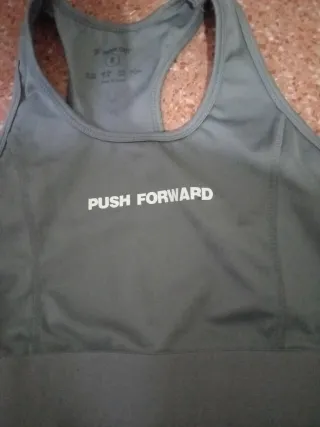 Top deportivo verde PUSH FORWARD