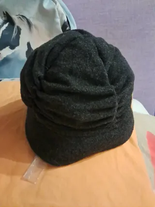 Cappello in lana grigio scuro