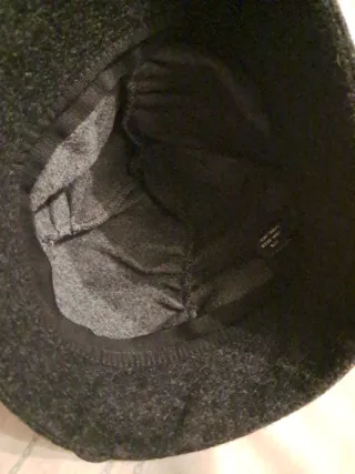 Cappello in lana grigio scuro