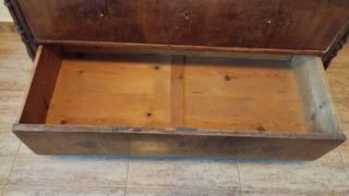 Cómoda antigua de madera