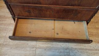 Cómoda antigua de madera
