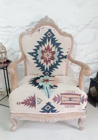 Butaca Descalzadora tapizado estilo etnico