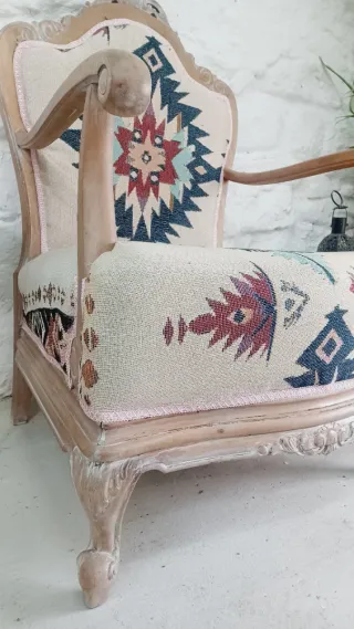 Butaca Descalzadora tapizado estilo etnico