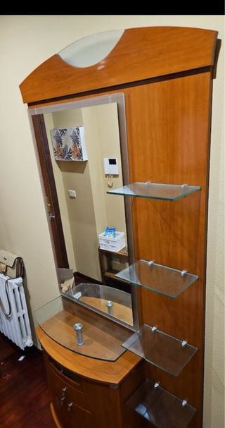 Recibidor madera clásico con espejo