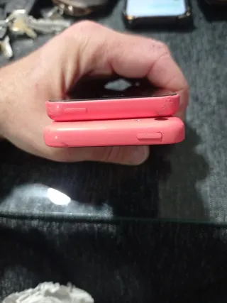 2 iPhone 5C para piezas o colección
