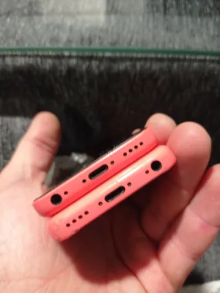 2 iPhone 5C para piezas o colección