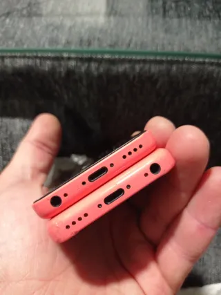 2 iPhone 5C para piezas o colección