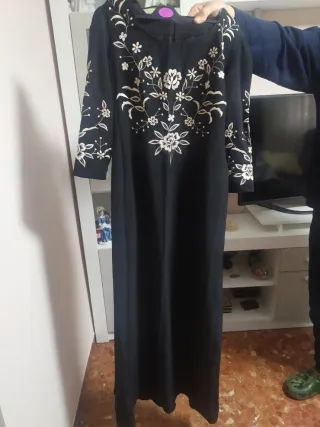 Vestido negro largo bordado