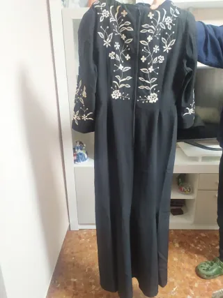 Vestido negro largo bordado