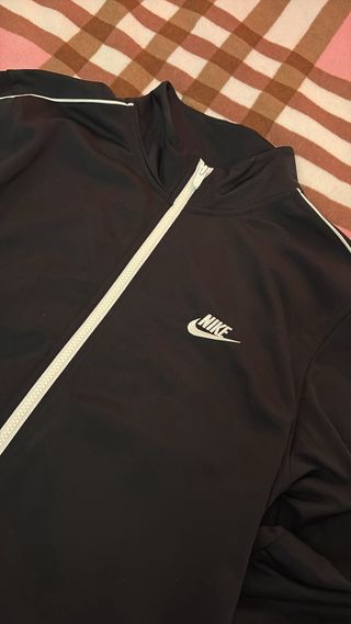 Chaqueta deportiva Nike negra