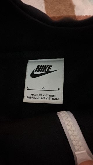 Chaqueta deportiva Nike negra