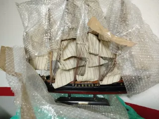 Barco de madera decorativo