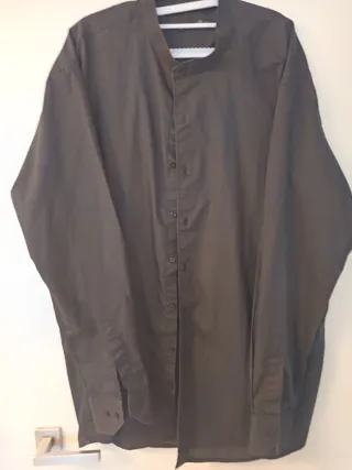 Camisa negra cuello mao