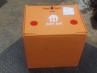 Caja reparto Just Eat naranja