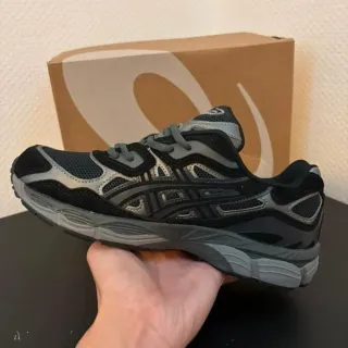 Asics Gel NYC Negro Gris