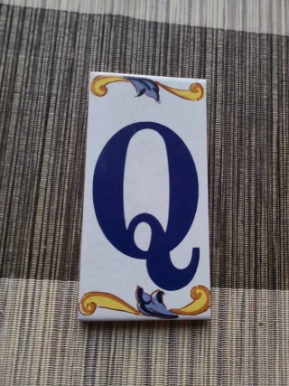 Azulejo Cerámica Letra Q Decorativa