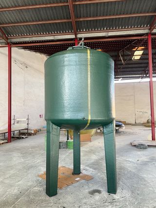 Depósitos poliester para agua potable entre otros