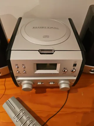 Radio CD Digital con Altavoces y Mando