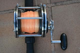 Caña y carrete de curricán