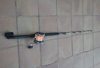 Caña y carrete de curricán