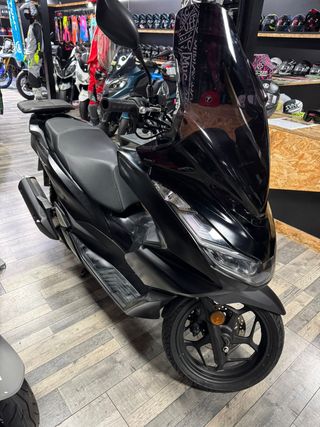 HONDA PCX 125 2023 .