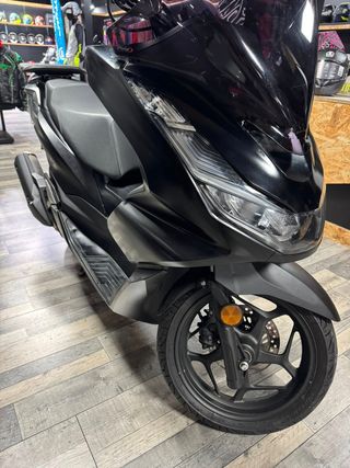 HONDA PCX 125 2023 .