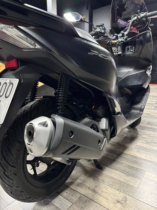 HONDA PCX 125 2023 .