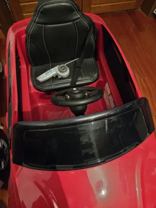 Auto elettrica BMW X6M rossa