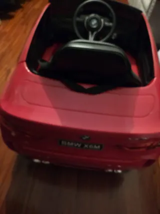 Auto elettrica BMW X6M rossa