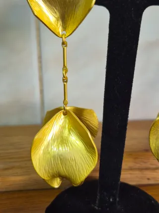 Pendientes flor acero dorado estilo Zara