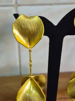 Pendientes flor acero dorado estilo Zara