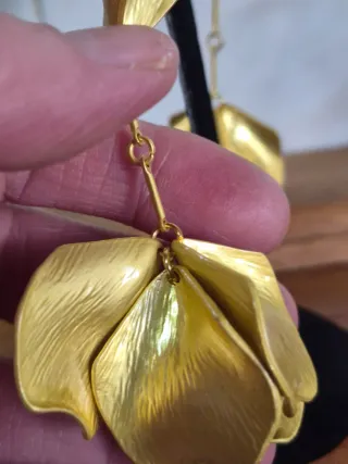 Pendientes flor acero dorado estilo Zara