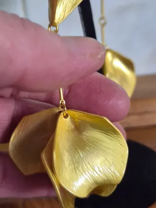 Pendientes flor acero dorado estilo Zara