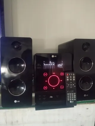 Equipo de música LG negro