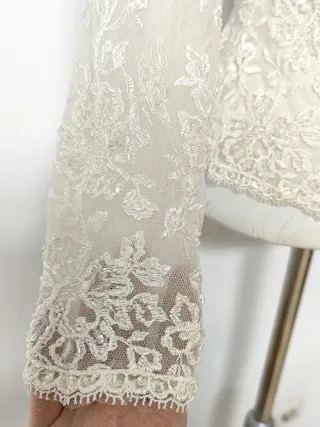 Chaqueta encaje y pedrería color Marfil