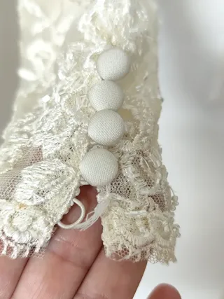 Chaqueta encaje y pedrería color Marfil