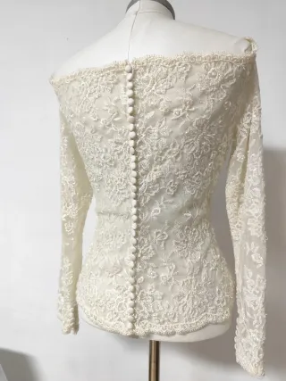 Chaqueta encaje y pedrería color Marfil