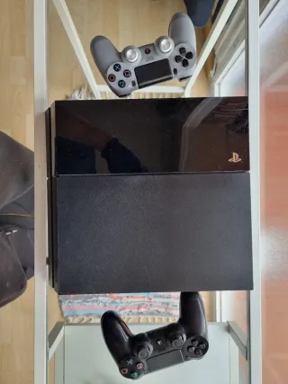 PS4 + 5 Juegos + 2 Mandos + TV